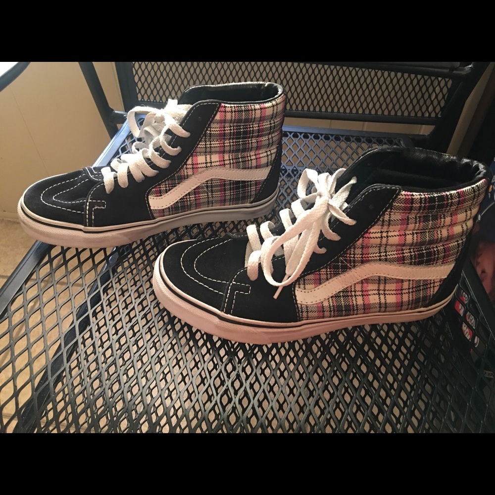 Make an offer 🎵 Black high top Vans